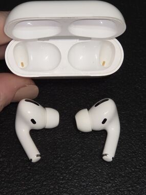 Apple White AirPods Pro Wireless Earbuds with Charging Case